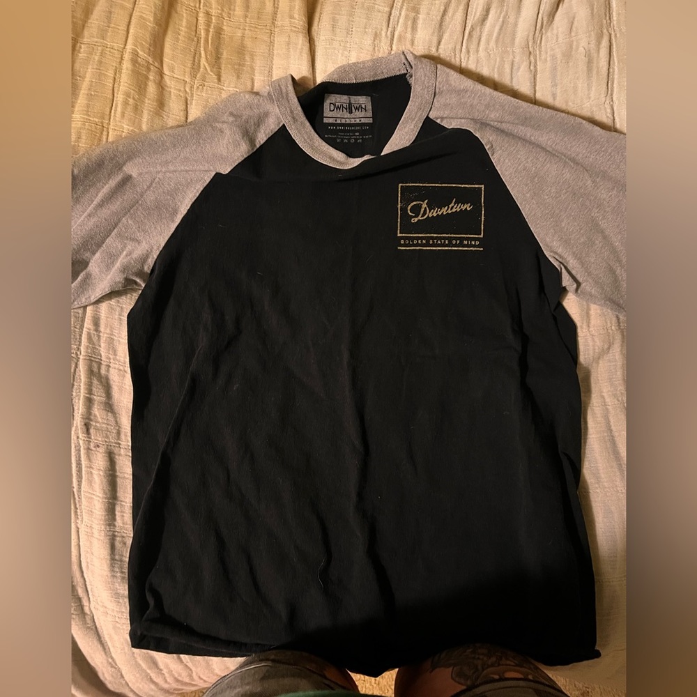 Dwntwn| S | Classic fit | baseball tee